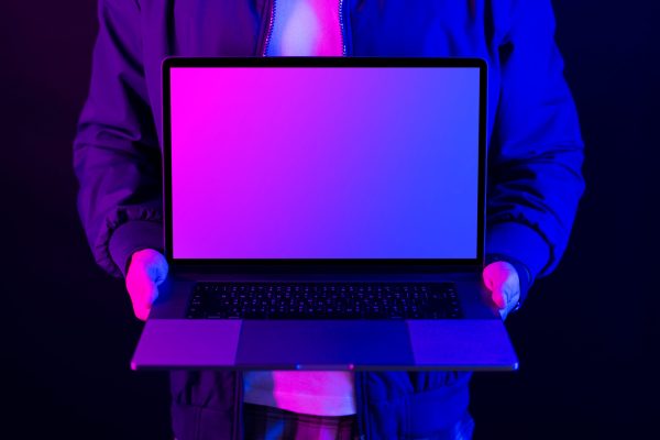 Dava-to-smysl-Surface-laptop-ultra-scaled.jpg